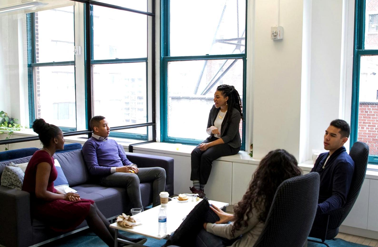 Session de formation pratique avec analyse de tableaux de bord financiers